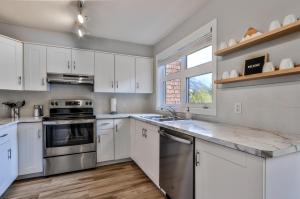 CHARMING 1 Bdrm plus loft with VIEWS managed by Little Sister Getaways