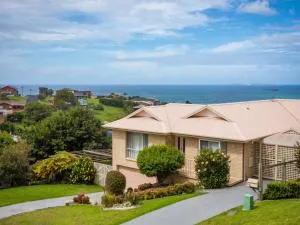 4 Dawn Parade Kianga - Dalmeny