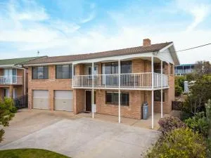 Allawah Beach House - 29 Dalmeny Drive, Kianga - Dalmeny