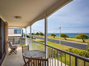 Allawah Beach House - 29 Dalmeny Drive, Kianga