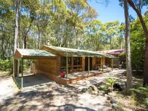 Caseys Pet Friendly Beach Cottage - Tilba Tilba