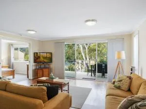 Luxury Boardwalk Apartment Unit 7 - Narooma