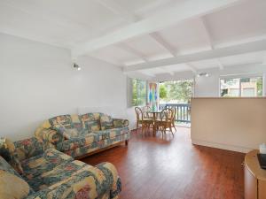 Pet friendly Beach House at Kianga