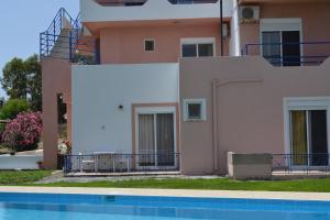 One-Bedroom Apartment with Pool View