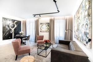 Smile Apartments Art Collection Stein