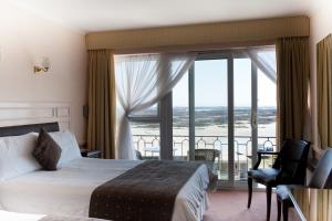 Twin/Double Room - Sea View Balcony room in Pontac House Hotel