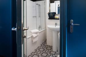 Hotels Hotel Paris La Fayette : photos des chambres