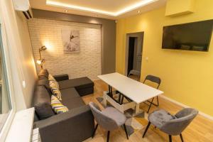 Stylish and Modern Top Central Apartment