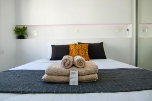 Phaedrus Living: Seaside Luxury Flat Lighthouse 65