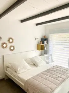 Chambre indépendante avec terrasse privée et piscine - Mas-de-Ponge