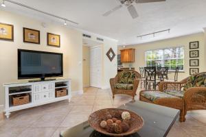 One-Bedroom Apartment room in Siesta Palms By The Beach