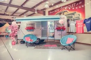 Lone Star Glamp Inn - Round Top