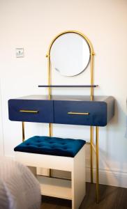 The Pinky - Modern 1 Bed Apartment in Hatfield - FREE Parking - Near Uni, Business Park & town centre - Big savings on Long stays