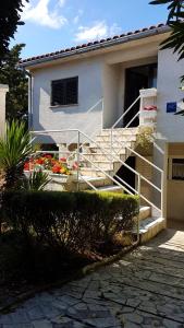 Apartments Mirjana 150m from the beach