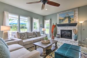 5 Mi to Bethany Beach Chic Home with Grill!