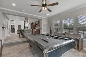 New! Luxury Home with Pool Table & Grill - image 1