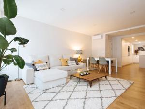 Pz triana amplio, moderno y luminoso apt 2d 2b