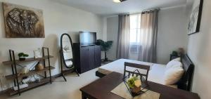 Cozy Studio near Beaches with NetFlix and Pool