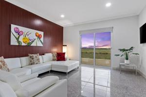 5 Bdrms Loemans Lodge - Close to Calder Park, Melb Airport