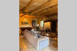 Maisons de vacances La Grange. Piscine chauffee, tennis, parc. 15 personnes : photos des chambres
