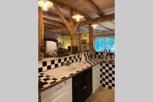 Maisons de vacances La Grange. Piscine chauffee, tennis, parc. 15 personnes : photos des chambres