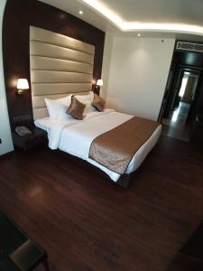 Hotel DVIJ INN