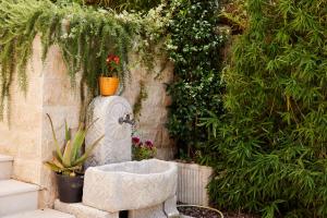 Przice Gardens Apartment with Pool