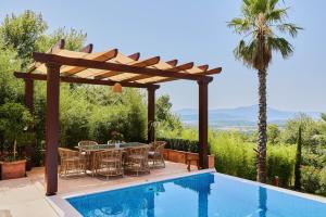 Przice Gardens Apartment with Pool