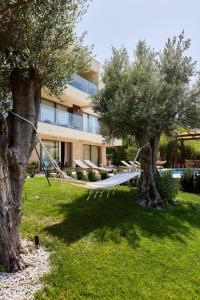 Przice Gardens Apartment with Pool