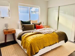 734 apartment-2 bedroom and 2 bathroom accommodation, sleeps 4