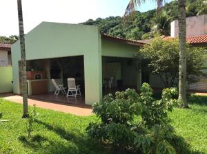 Casa a 50 metros da Praia da Riviera no Jardim São Lourenço - Casa com Wi-Fi