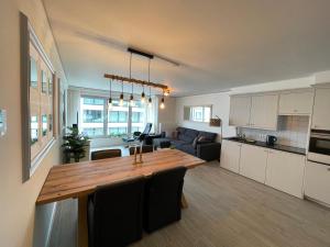 Cosy Appartement- 2 slaapkamers schuin zeezicht met Garage