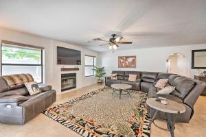 Holiday Home room in Lake Havasu Retreat with Boat Parking and Grill!