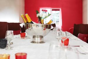 Hotels Les Canisses : photos des chambres