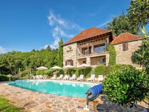 Maisons de vacances Plush holiday home in Altillac with a private swimming pool : photos des chambres