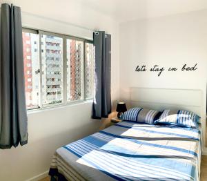 505 - Apartamento Lindo, amplo e decorado, mobiliario moderno, cozinha completa com utensílios , Excelente vista da cidade e localização privelegiada no bairro Bigorrilho proxímo de shopping e parques