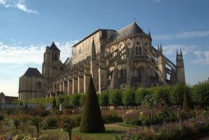 Les Volets Bleus - Refaits a neuf, deux appartements et un studio, Jardin : photos des chambres