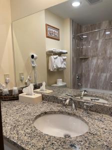 Standard Double Room room in Country Inn of Hazlet