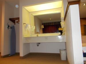 Royalton Inn and Suites, Wilmington,Ohio