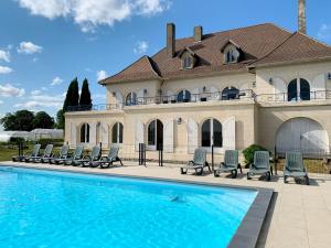 Maisons de vacances Magnifique villa de charme avec piscine : photos des chambres