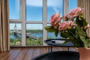 Apartments with crazy panoramic view of the Dniepr - Troyeshchina