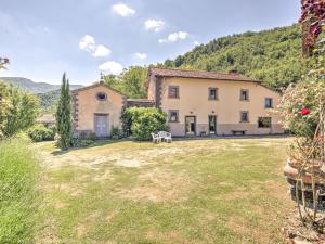 Tuscan Charm with Pool & Views