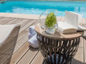 Villas Majestic Villa in Montbrun with Private Heated Pool : photos des chambres