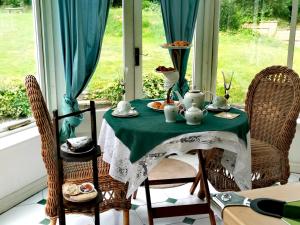 PEACEFUL RETREAT HIDEAWAY SURREY