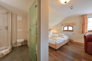 Standard Triple Room room in Hotel Weinbauer