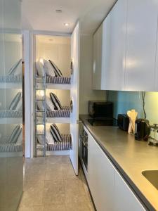 ROYAL WILLIAM YARD Luxury Apartments at "THE BRUCE" - FAMILY APARTMENT and Connecting DELUXE STUDIO - PRIVATE connecting lobby so BOOK BOTH For LARGER GROUPS - FREE ONSITE PARKING