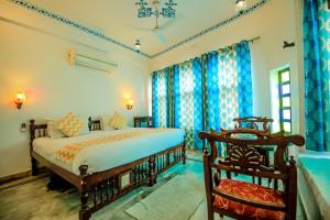 Hotel Devraj Niwas on Lake Pichola