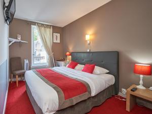 Hotels LOGIS Hotel Du Theatre : photos des chambres