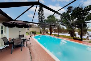 Four-Bedroom House room in The Shady Magnolia - Waterfront Lanai Heated Pool home