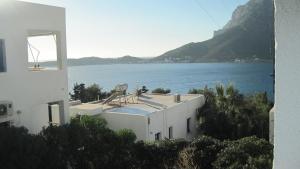 One-Bedroom Apartment with Panoramic Sea View